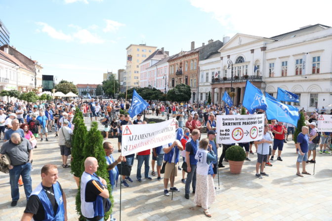POCHOD: Zamestnancov U. S. Steel Košice