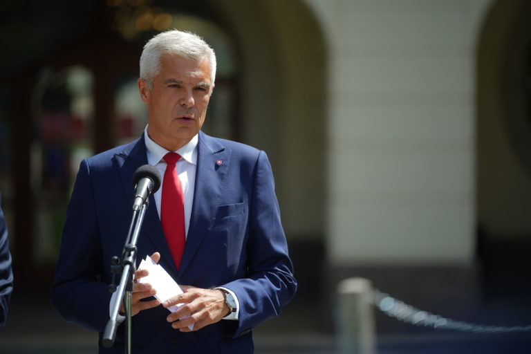 Minister zahraničných vecí a európskych záležitostí SR Ivan Korčok počas tlačovej konferencie predsedu vlády SR, ministra obrany SR a ministra zahraničných vecí a európskych záležitostí SR pred budovou Úradu vlády SR o návrate vojenského špeciálu z Afganistanu. Bratislava 19. august 2021.