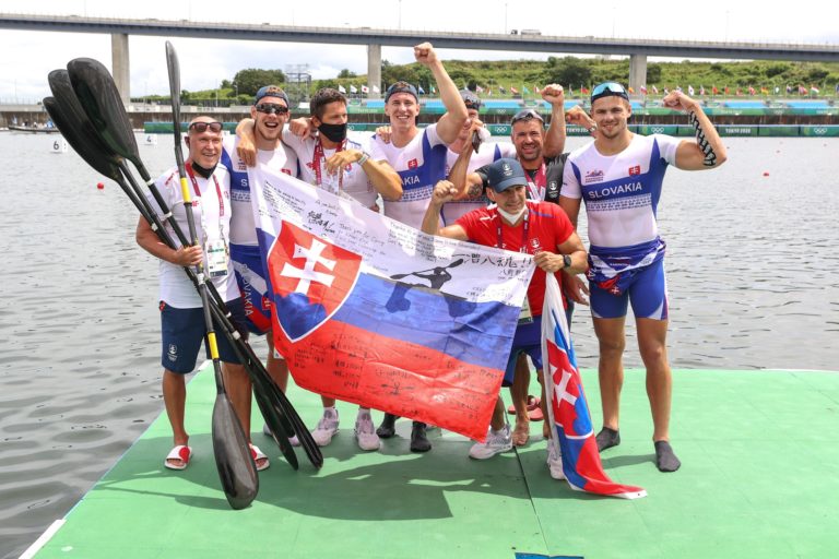 K4, Slováci