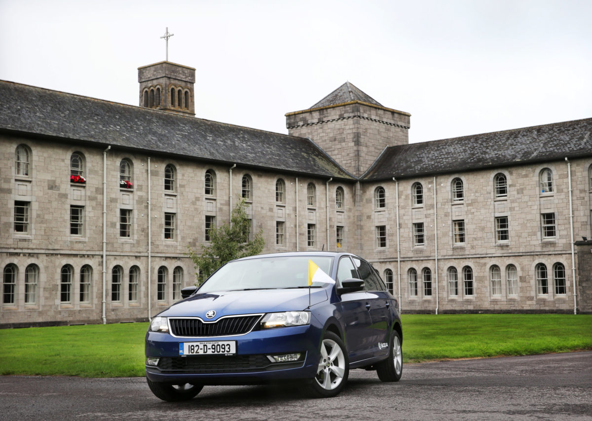 180827 skoda rapid spaceback serves pope francis during irish visit 2.jpg