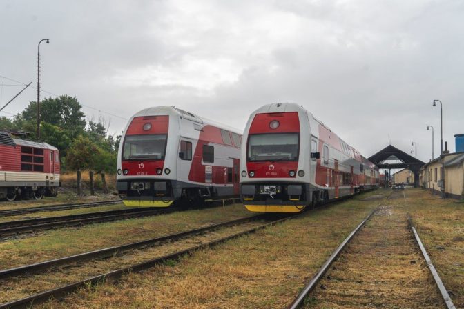 Čstenie vlakov v nových zamkoch prebiehalo prevaane pod holam nebom no nova stredisko thas tieto sluaby zastreaa a skomfortna tak pracu zamestnancov zssk.jpg