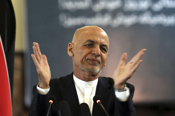 Bývalý afganský prezident Ašraf Ghaní sa ospravedlnil Afgancom za útek z krajiny po tom, ako nad ňou prevzalo kontrolu hnutie Taliban.