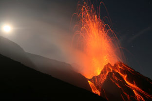 Sopka, erupcia sopky, láva