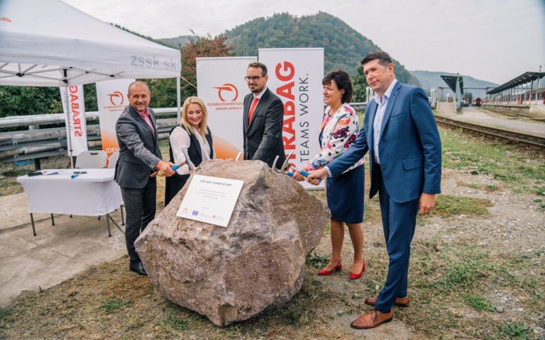 Pritomni poklepali zakladny kamen novej stavby thu vo zvolene ktora sa zacne realizovat v najblizsich tyzdnoch.jpg
