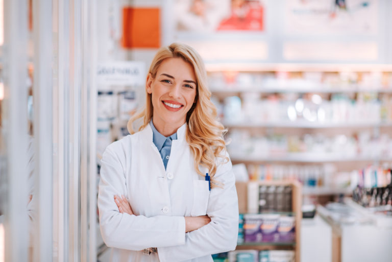 Portrait,Of,A,Smiling,Healthcare,Worker,In,Modern,Pharmacy.