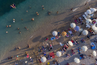 Chorvátsko, pláž, turisti
