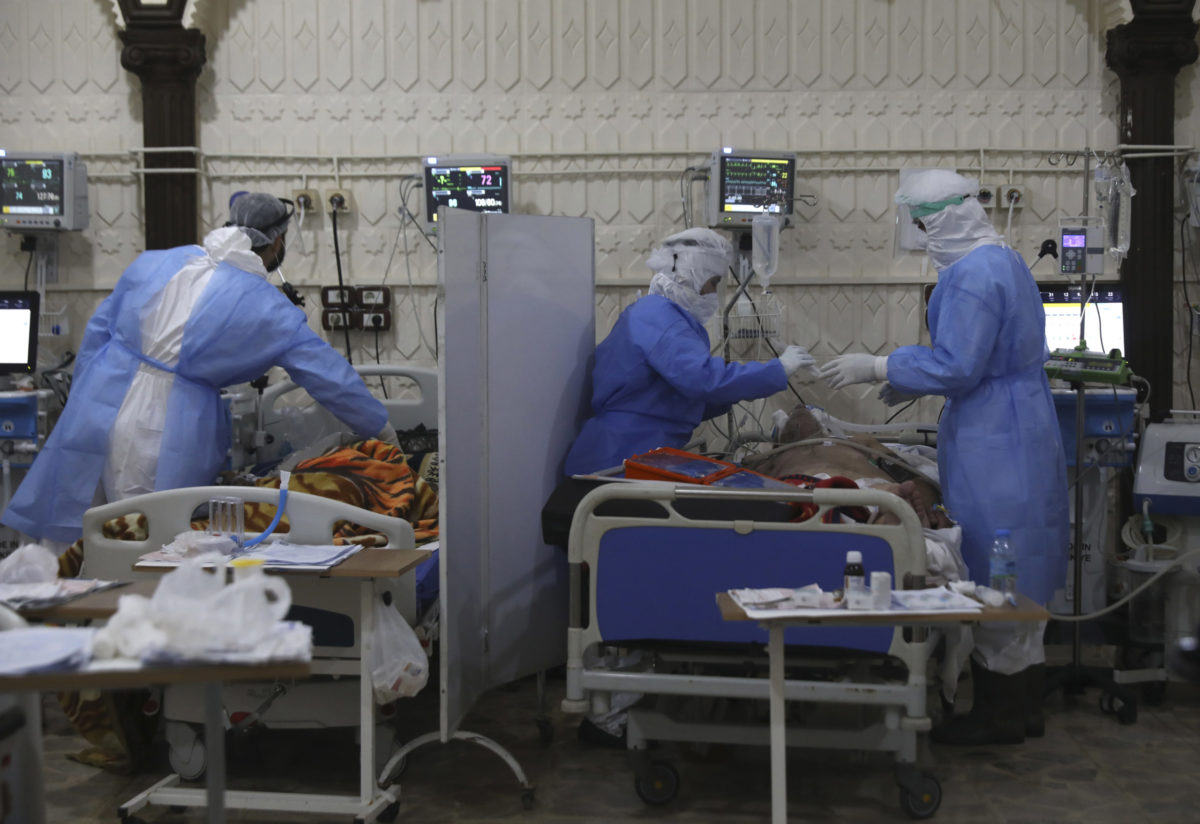 Virus Outbreak Syria Rebel Enclave Nurses treat patients infected with the coronavirus in the intensive care unit at the Syrian American Medical Society Hospital, in the city of Idlib, northwest Syria, Monday, Sept. 20, 2021. Coronavirus cases are surging to the worst levels of the pandemic in Idlib province, a rebel stronghold in Syria — a particularly devastating development in a region where scores of hospitals have been bombed and that doctors and nurses have fled in droves during a decade of war.
