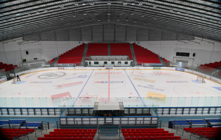 PREOV: Ľadová plocha a tribúny zrekonštruovaného zimného štadióna Ice Aréna v Prešove. Prešov Otvorenie zimného štadióna Ice Aréna