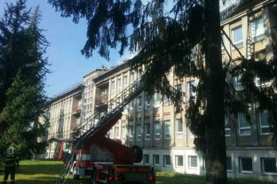 Požiar strechy Ústrednej vojenskej nemocnice v Ružomberku
