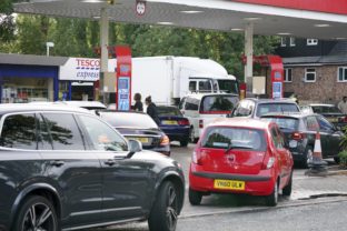 Benzín, pumpa, Británia