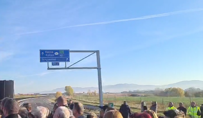 Diaľnica M30, otvorenie