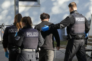 Nemecká polícia, migranti