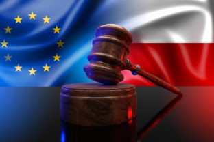 Poľsko, EU, súd, súdnictvo, vlajky