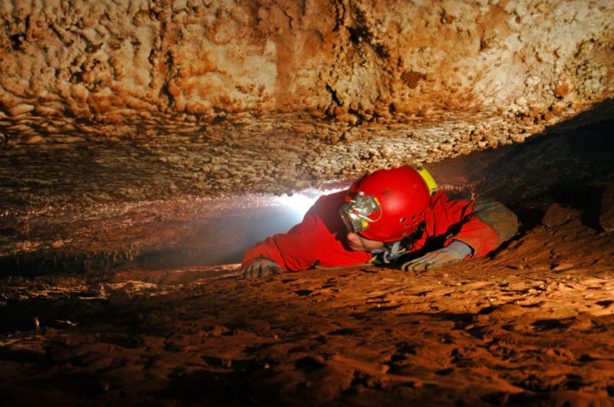 Jaskyňa, speleológ