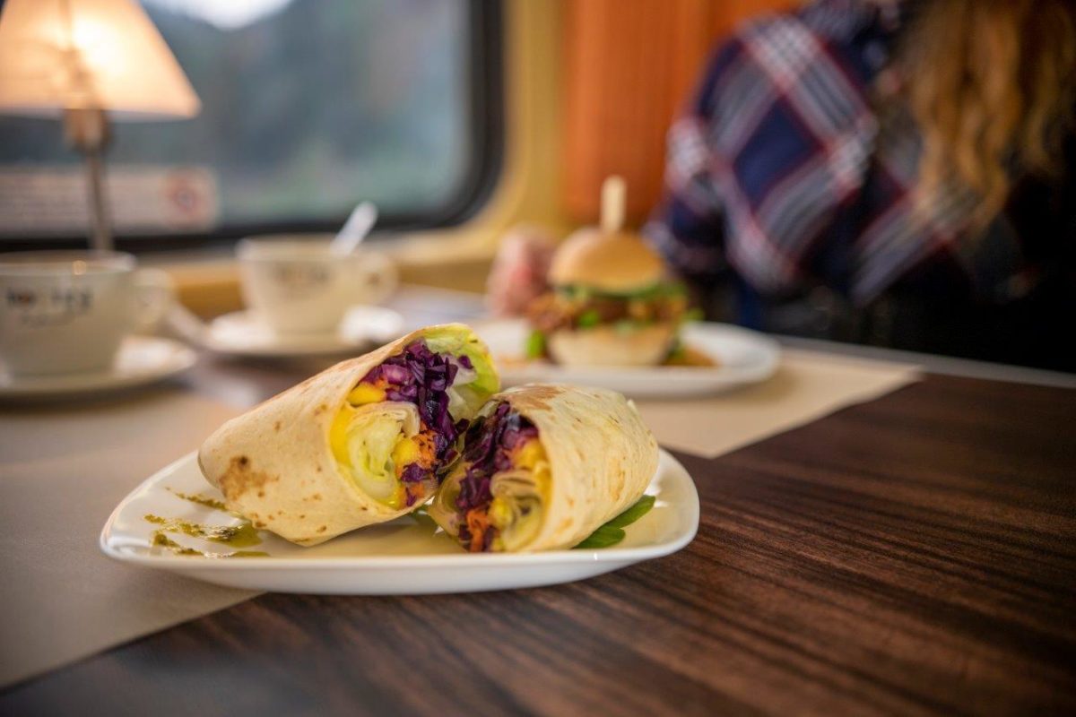 V ponuke jedal restauracnych voznov su aj chutne veganske jedla.jpg