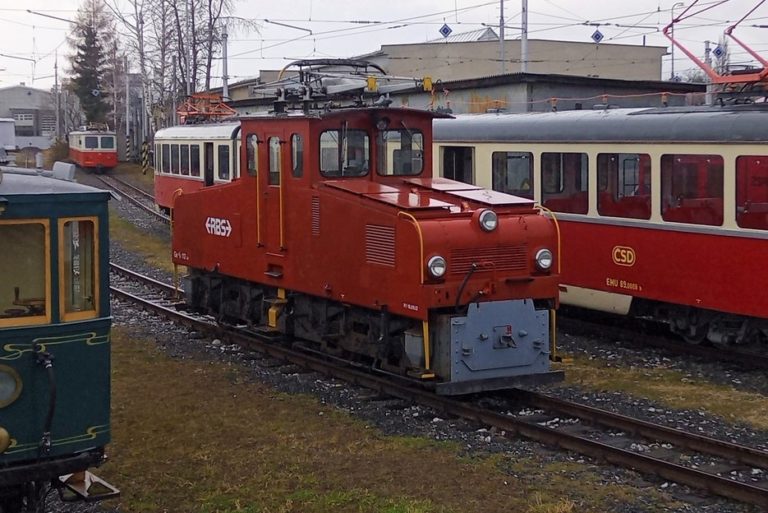 Elektrický rušeň Ge 4/4 112 Yeti.jpg