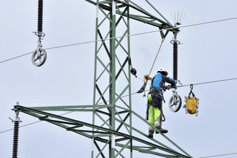 Elektrické vedenie, elektrina