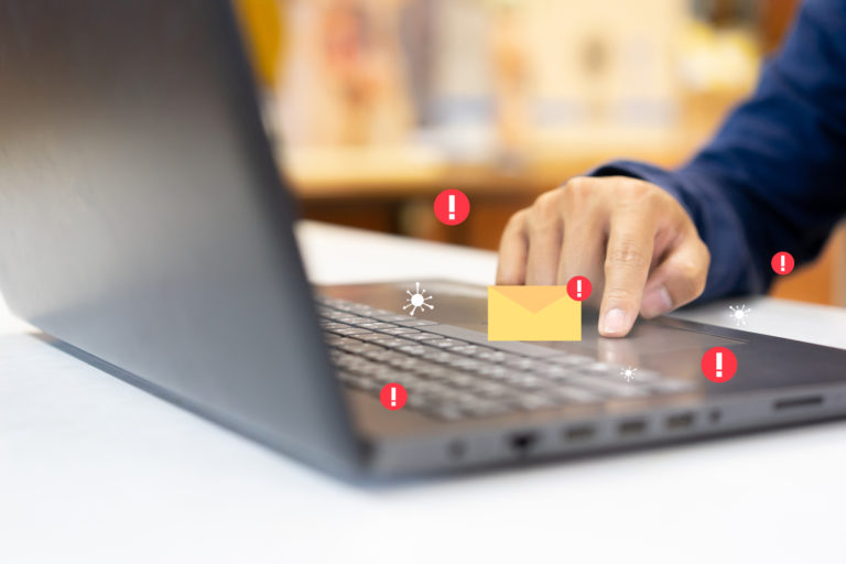 Laptop, notebook, phishing, spam, malvér