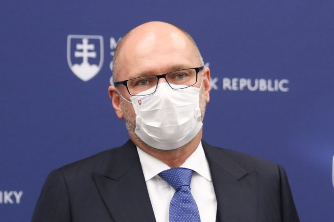Richard Sulík  počas tlačovej besedy k aktuálnym otázkam týkajúcich sa cesty do Dubaja. Bratislava, 5. november 2021.