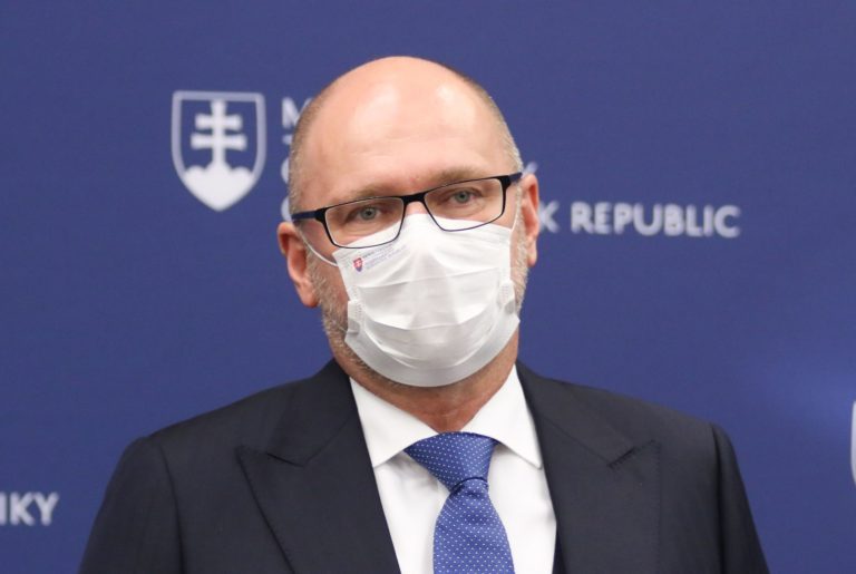 Richard Sulík  počas tlačovej besedy k aktuálnym otázkam týkajúcich sa cesty do Dubaja. Bratislava, 5. november 2021.