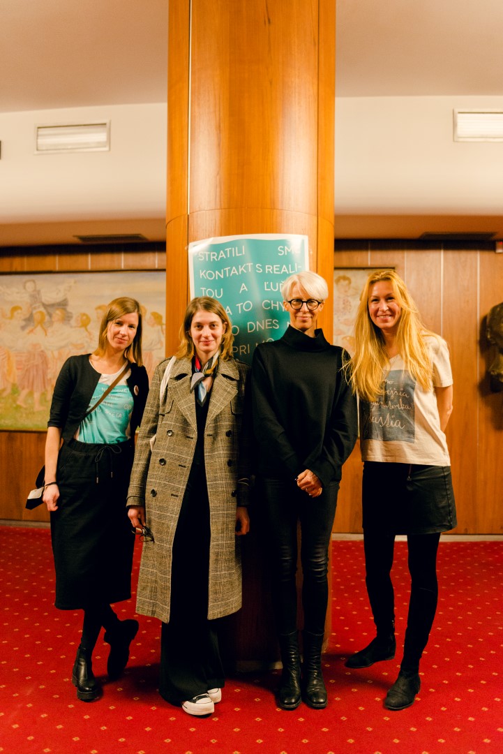 Vakonna riaditeaka eva kriakova_reaisarka filmu a iary barbora sliepkova_producentka barbara janiaova feglova_umelecka riaditeaka festivalu diana fabianova__autorka foto kvet nguyen.jpg