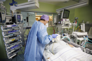 Virus Outbreak Germany Lorenz Nowak, head physician of the Clinic for Intensive Care Medicine, treats a COVID 19 patient in the ICU of the Asklepios Clinic, in Gauting, Germany, Friday, Nov. 19, 2021. The head of Germany’s disease control agency said Friday that the country has entered into a “nationwide state of emergency” because of surging coronavirus infections. The head of the Robert Koch Institute said regular medical care cannot be guaranteed anymore in some parts of the country because hospitals and intensive care wards are overstretched.