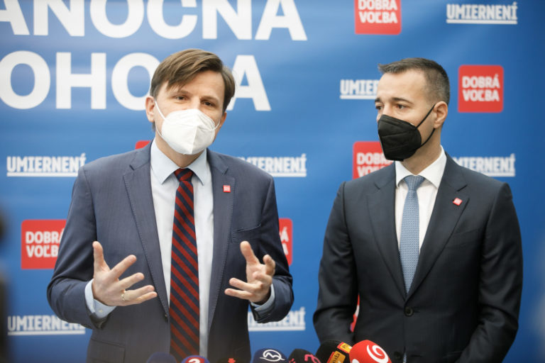 POLITIKA: Drucker a Hlina spájajú sily