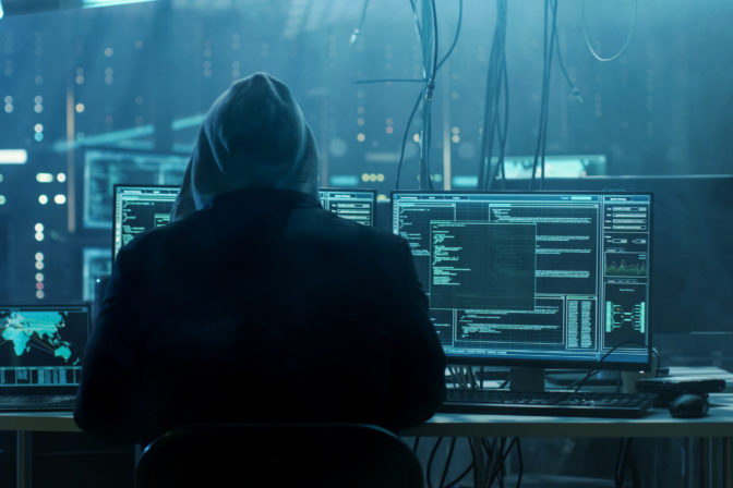 Kyberútok, počítač, hacker