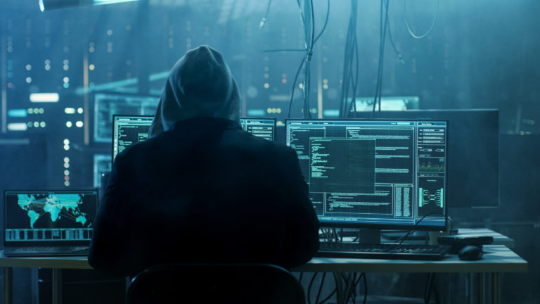 Kyberútok, počítač, hacker