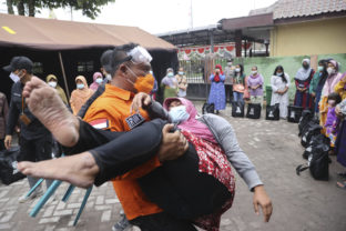Výbuch sopky Semeru v Indonézii