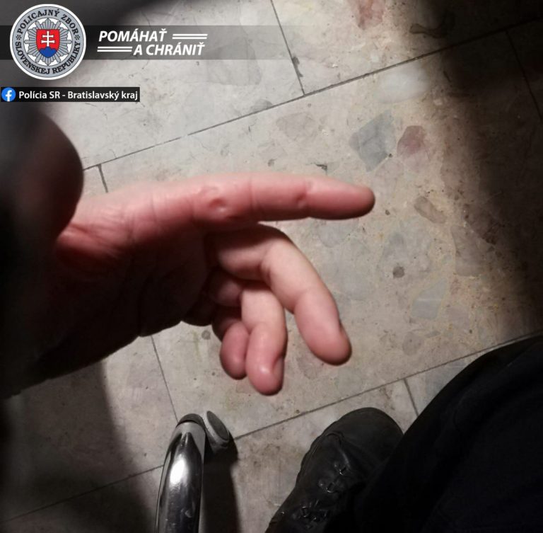 Napadnutie, policajti