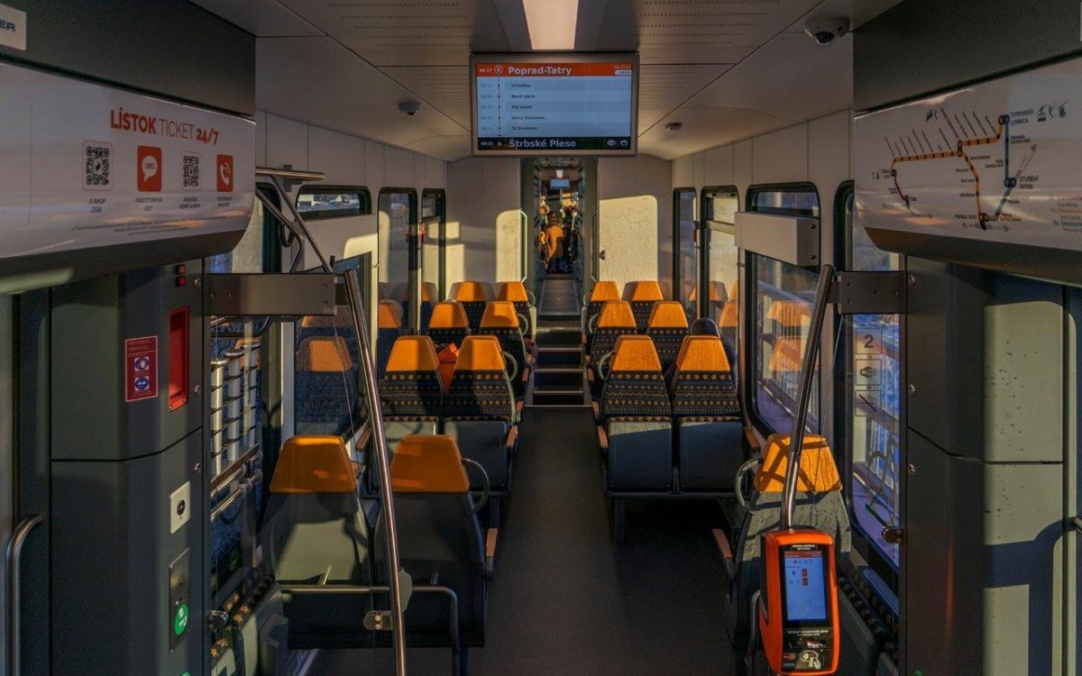 Nove elektrozubacky ponukaju 91 miest na sedenie 2 miesta pre invalidne voziky multifunkcne casti pre bicykle a detske kociky.jpg