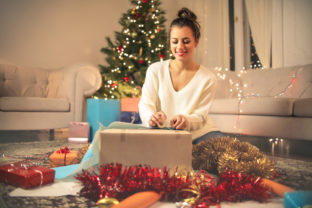 Cute,Girl,Wrapping,Christmas,Gifts