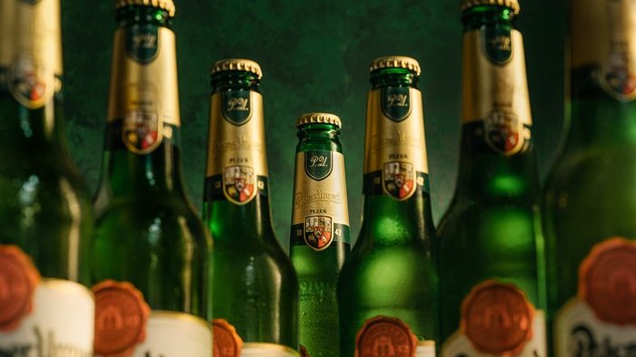 Vratna sklenena flasa je najekologickejsim sposobom ako si vychutnat balene pivo. zdroj_plzensky prazdroj slovensko.jpg
