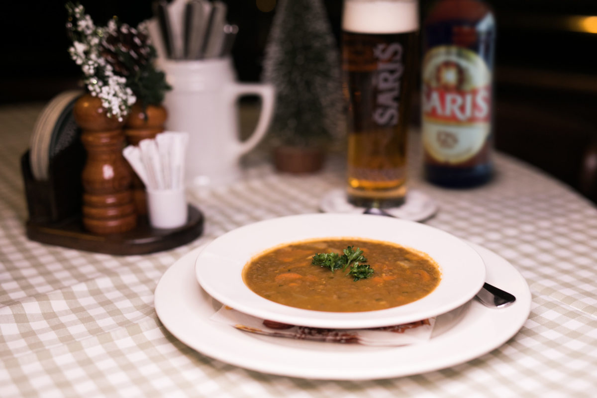 Zemiakovy salat a vyprazany rezen si vychutnavame hlavne pocas sviatkov. zdroj_plzensky prazdroj slovensko.jpg