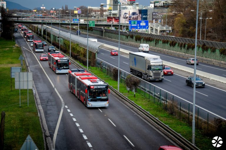 Najvyťaženejšie linky budú obsluhovať veľkokapacitné kĺbové autobusy.