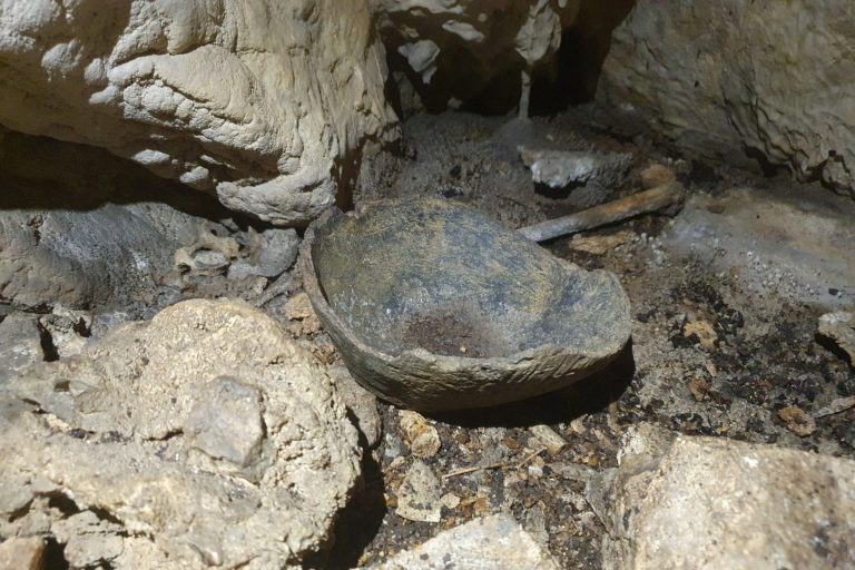 Archeologické nálezy v jaskyni