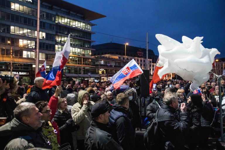 PROTEST: Proti obrannej zmluve s USA a zdražovaniu