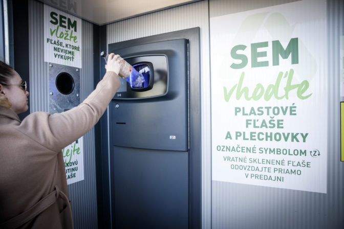 ENVIRO: Zálohovanie PET fliaš a plechoviek