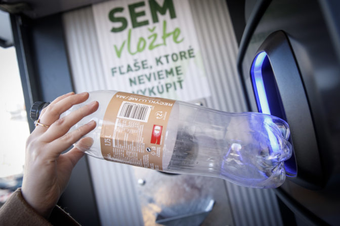 ENVIRO: Zálohovanie PET fliaš a plechoviek