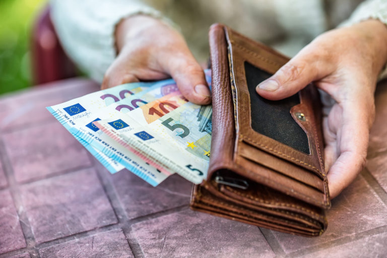 Na dávku v nezamestnanosti majú nárok všetci, ktorí za posledné štyri roky odpracovali 730 dní.