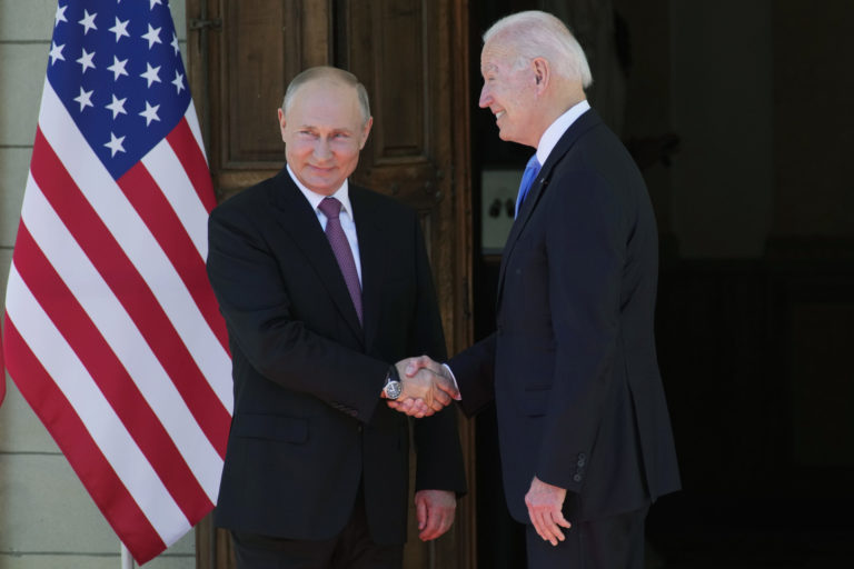 Vladimir Putin a Joe Biden
