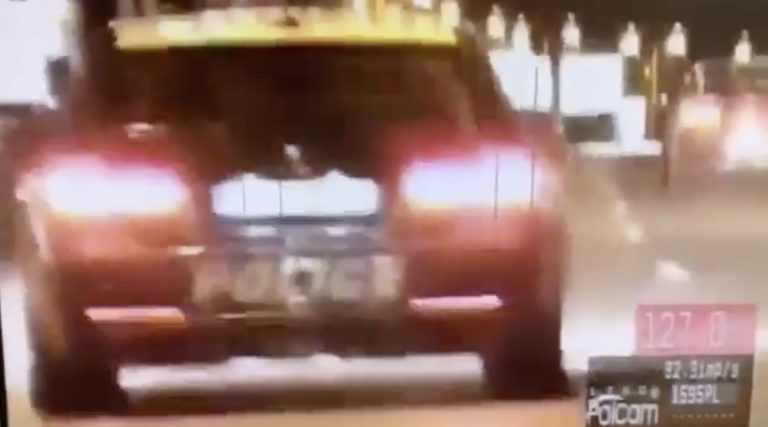 Vodič pri kontrole nezaplatil pokutu. Keď ju uhradí, polícia mu vráti vodičák.