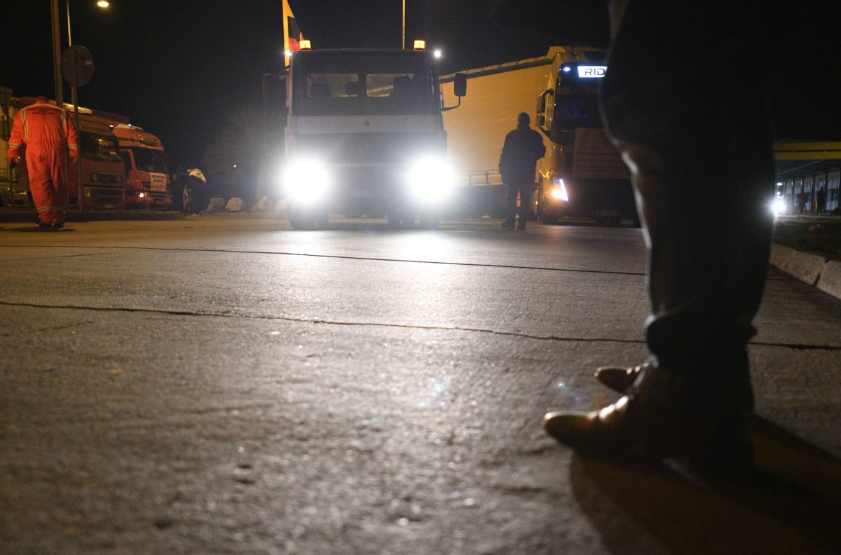 PROTEST: trajkujúci dopravcovia blokujú hraničný priechod Kúty - Brodské počas ostrého štrajku autodopravcov proti zvýšeným cenám pohonných hmôt a podmienkam v cestnej doprave. Brodské, okr. Skalica, 15. február 2022.  Autodopravcov proti podmienkam v doprave