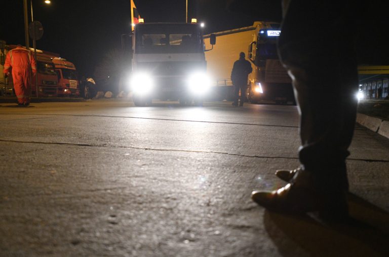 PROTEST: trajkujúci dopravcovia blokujú hraničný priechod Kúty - Brodské počas ostrého štrajku autodopravcov proti zvýšeným cenám pohonných hmôt a podmienkam v cestnej doprave. Brodské, okr. Skalica, 15. február 2022.  Autodopravcov proti podmienkam v doprave