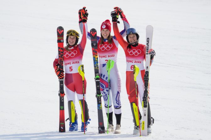 Petra Vlhová, Katharina Liensbergerová, Wendy Holdenerová, zimná olympiáda v Pekingu, slalom