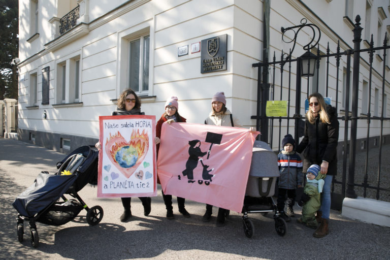 ENVIRO: Valentínske pozvanie pre premiéra Hegera