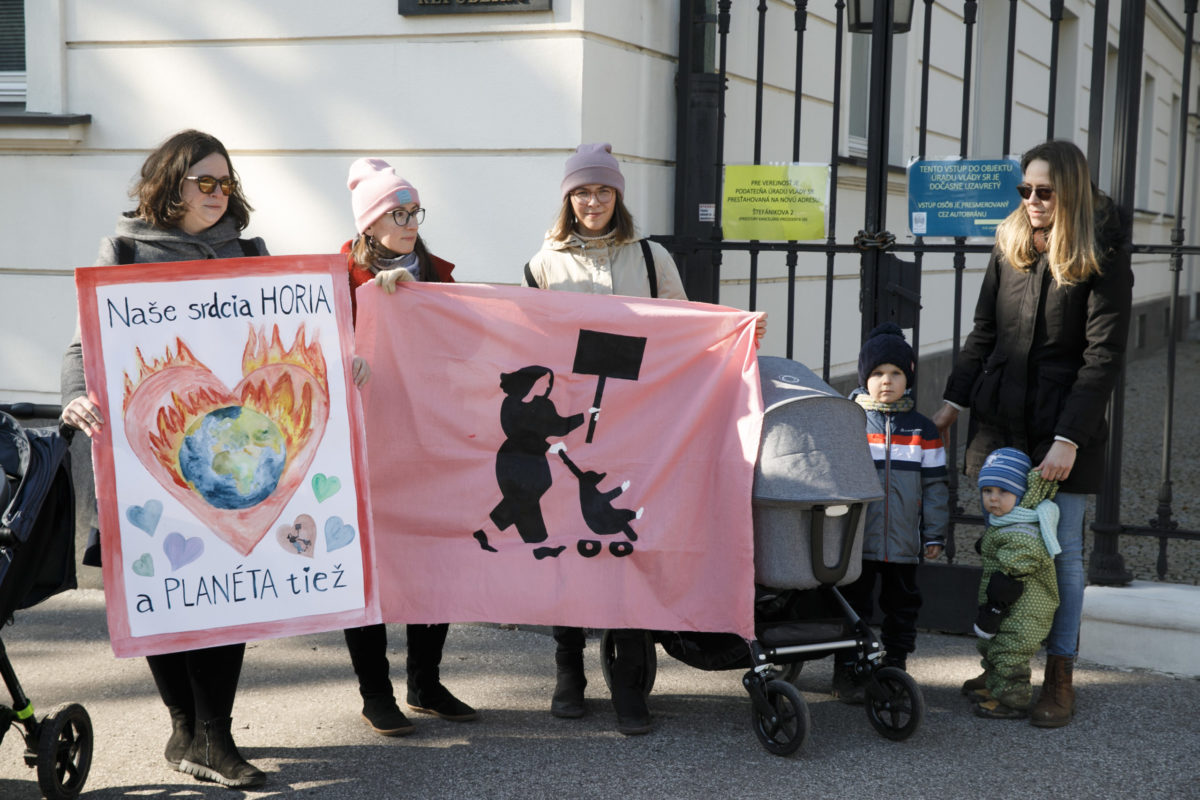 ENVIRO: Valentínske pozvanie pre premiéra Hegera