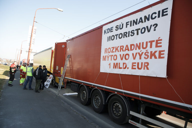 PROTEST: Autodopravcov za zníženie ceny PHM