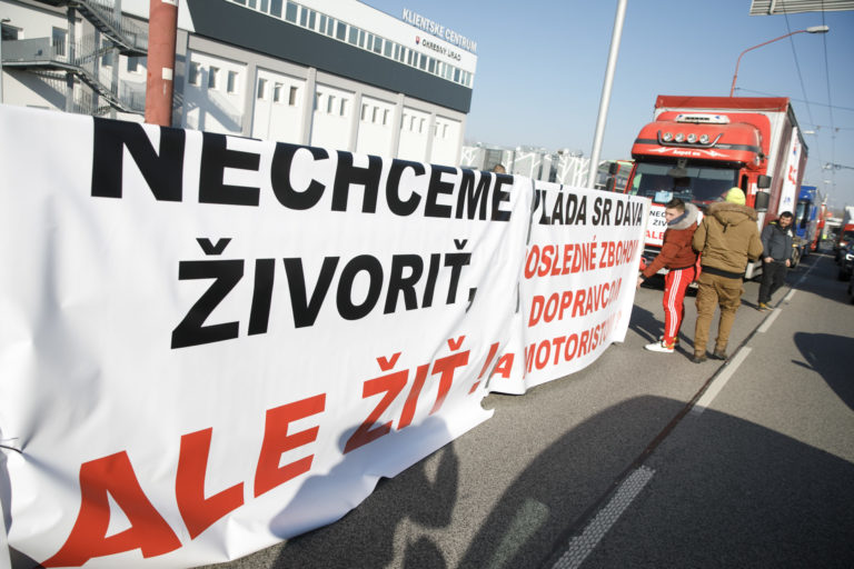 PROTEST: Autodopravcov za zníženie ceny PHM